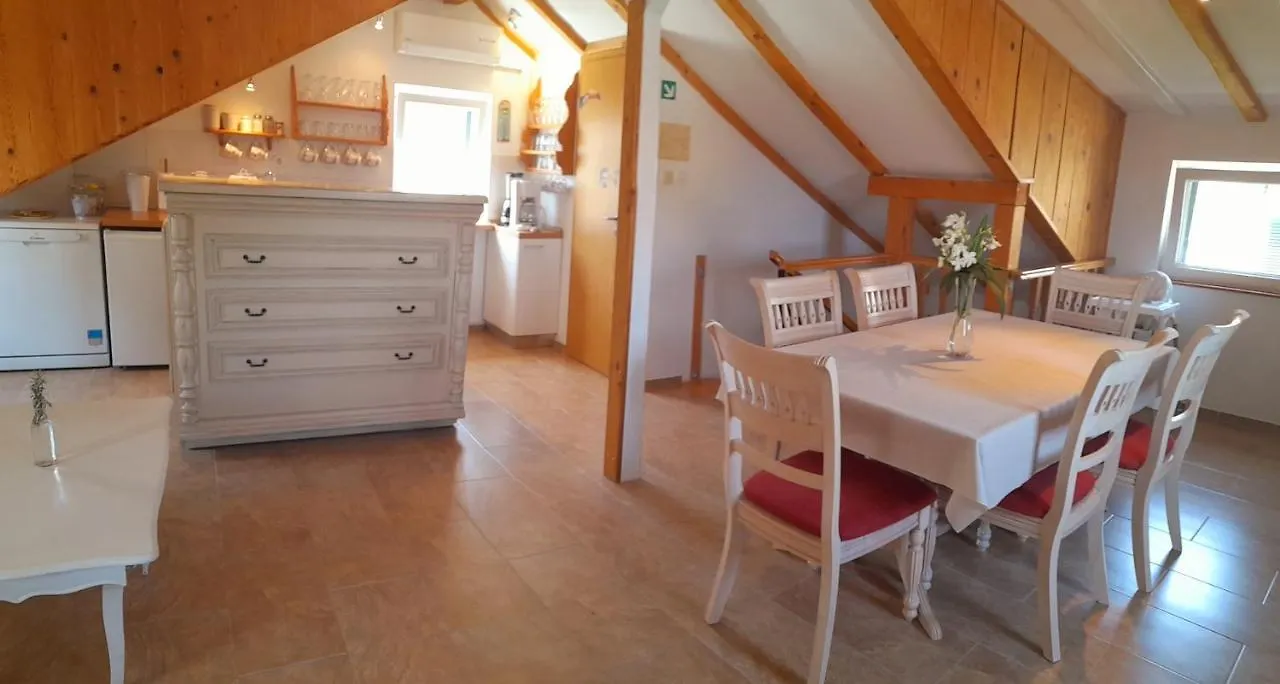 Luxury Mansarda Duplex - City Centre - Stone House Appartement Split