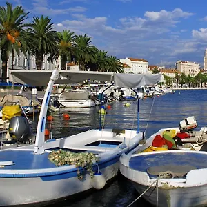  Apartment Aspalathos Centar - Center, A Few Minutes' Walking Distance To The Unesco Palace, Parking Lot In Front Of The
